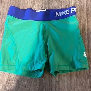 Nike pros, green, size small